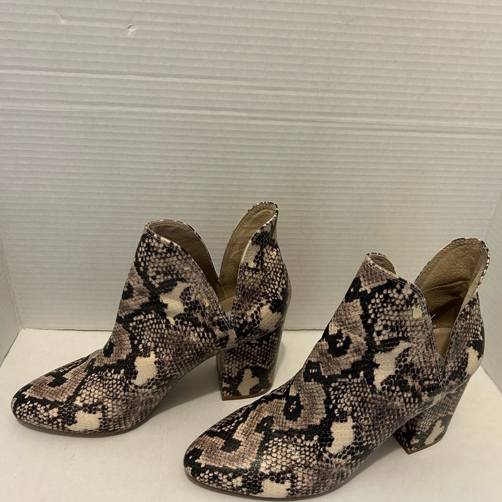 Steve Madden Snakeskin Pattern Ankle Booties size 10 M women. Block Heel. OBO - Picture 4 of 14